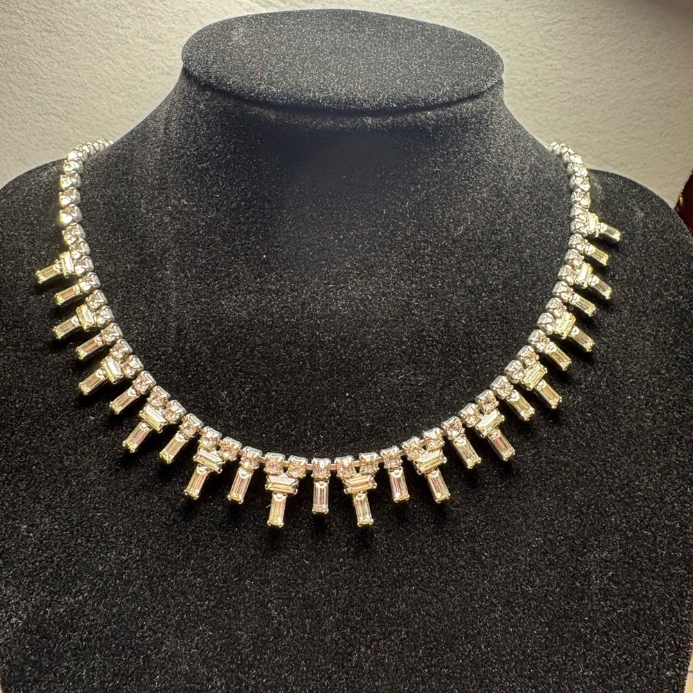 Vintage Rhinestone Necklace - Picture 2 of 8